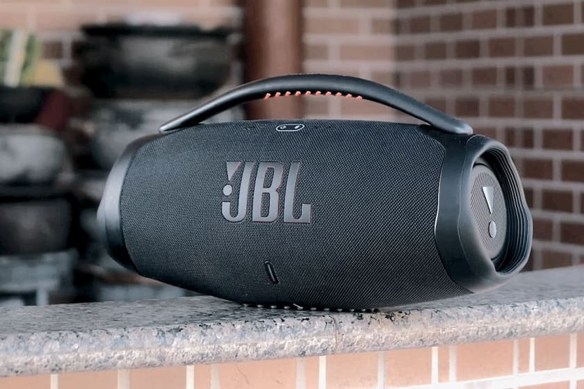 PARLANTE JBL CON AGARRE